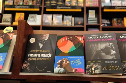  CAXIAS DO SUL, RS, BRASIL (24/01/2018). Literatura Cinematográfica. Reportagem aborda livros que inspiraram  filmes indicados pelo Oscar. Livraria Saraiva. (Roni Rigon/Pioneio).