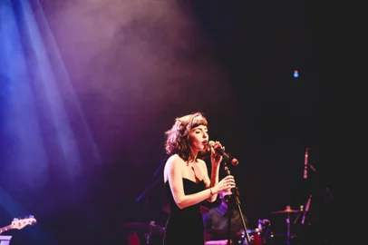 Melina Vaz, que participa do Festival da Canção Francesa.