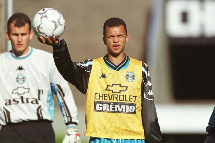Ex-jogador do Grêmio é esfaqueado em assalto na Paraíba