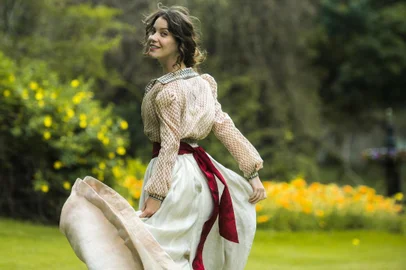 Elisabeta Benedito (Nathalia Dill) faz parte do elenco da nova novela das seis, Orgulho e Paixão