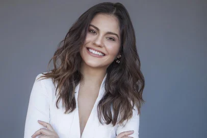Jessika Alves é a Helena em Tempo de Amar.