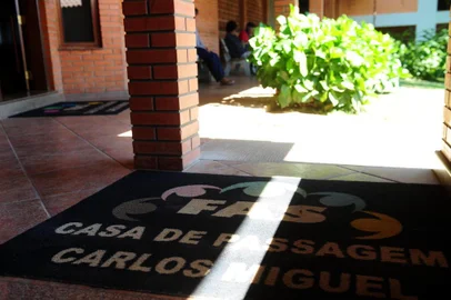  CAXIAS DO SUL, RS, BRASIL, 13/12/2017. Casa de Passagem Carlos Miguel, o albergue de Caxias, conveniada à FAS, é alvo de denúncias de abuso moral e maus-tratos, além de falta de mantimentos básicos como sabonetes. (Diogo Sallaberry/Agência RBS)