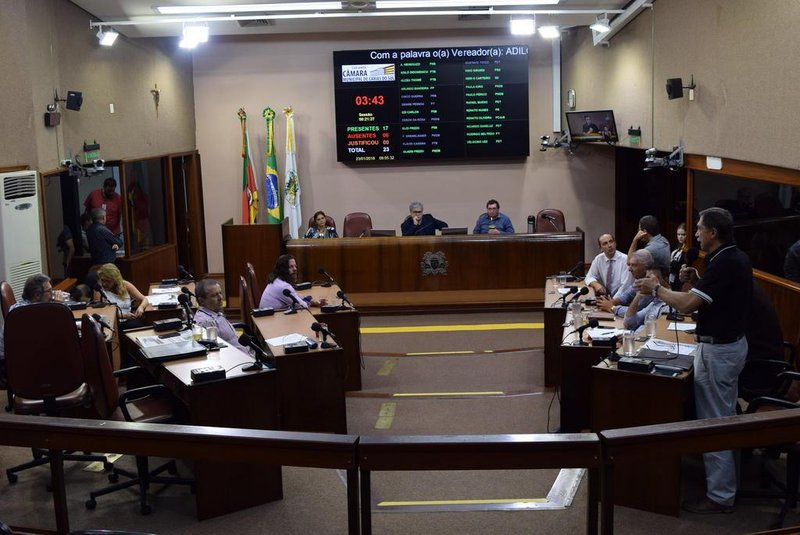 Sessão representativa da Câmara de vereadores de Caxias no dia 23 de janeiro. 