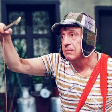 DIVULGAÇÃO - Roberto Gómez Bolaños (Cidade do México, 21 de fevereiro de 1929 ¿ Cancún, 28 de novembro de 2014), como o personagem CHAVES, mais conhecido como Chespirito, foi um ator, escritor, comediante, dramaturgo, compositor e diretor de televisão mexicano. O comediante, criador de Chaves e Chapolin, morreu aos 85 anos em casa no México. Ele tinha saúde frágil e vivia com a esposa Florinda Meza em Cancún.