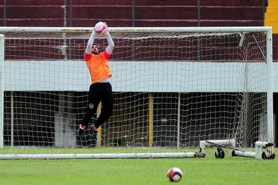  CAXIAS DO SUL, RS, BRASIL, 05/12/2017 -  Treino do Caxias. A equipe Grená apresenta o goleiro Gledson. NA FOTO: goleiro Gledson. (Marcelo Casagrande/Agência RBS)