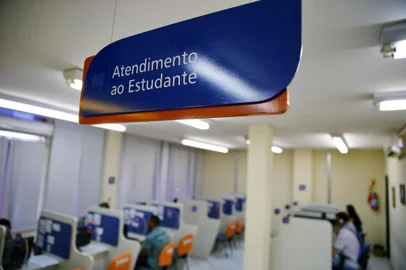  PORTO ALEGRE, RS, BRASIL, 29-01-2018: Estudantes em busca de vagas de estágio durante o verão, no CIEE de Porto Alegre. (FOTO FÉLIX ZUCCO/AGÊNCIA RBS, Editoria SuaVida).