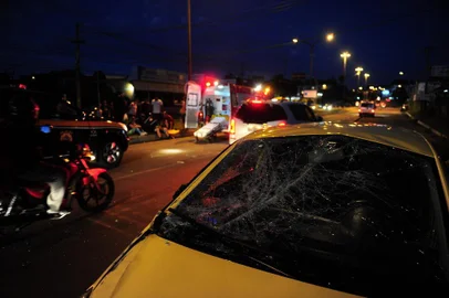  CAXIAS DO SUL, RS, BRASIL, 01/02/2018. Duas pessoas ficam feridas em acidente no km 147 da BR-116, na saída da Perimetral Norte. A colisão envolveu um UP e um C3. Os dois condutores foram socorridos com ferimentos leves. (Porthus Junior/Agência RBS)
