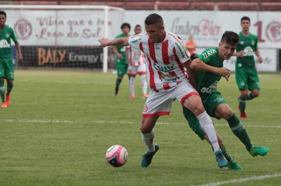 Catarinense 2018, Hercilio Luz x ChapecoenseTubarão - SC - 31/01/2018 - Catarinense 2018 - Lance da Partida entre Hercilio Luz e Chapecoense pela sexta rodada do Campeonato Catarinense 2018 no estadio Anibal Costa em TubarÃ£o. Foto: Guilherme Hahn/EspecialIndexador: Guilherme Hahn/Especial