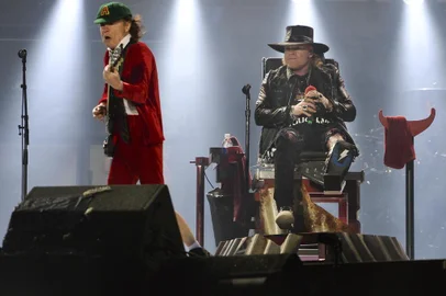 PORTUGAL-CONCERT-ACDC-MUSICUS singer Axl Rose (L) and Angus Young (R) of Australian Rock band AC/DC perform in Lisbon on May 7, 2016. Aussie rockers AC/DC wrote a new chapter in their 42-year career on today, launching a European tour with Guns N Roses Axl Rose replacing Brian Johnson as frontman.PATRICIA DE MELO MOREIRA / AFP