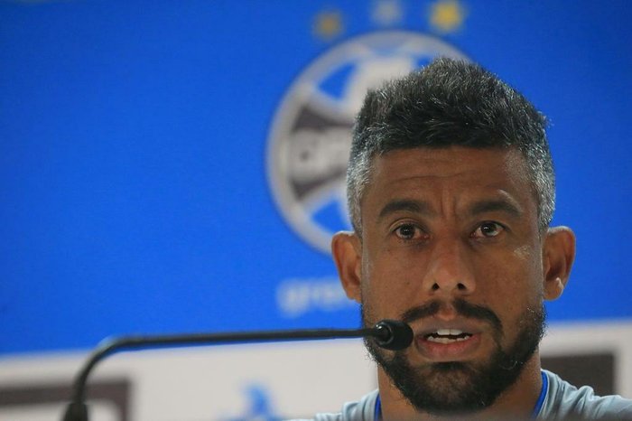 Renato terá de resolver um problema que pode dificultar a vida do Grêmio na Argentina