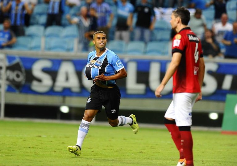 Resultado de imagem para imagens jogadores gremio x brasil arena 07 de fevereiro