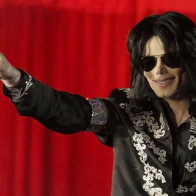 Michael Jackson, cantor.#PÁGINA:40Michael Jackson                US singer Michael Jackson announces that he is set to play ten live concerts at the London O2 Arena in July, which he announced at a press conference at the London O2 Arena, Thursday, March 5, 2009. The singer also stated that this would be his final performances in London. (AP Photo/Joel Ryan) Fonte: AP Fotógrafo: Joel Ryan