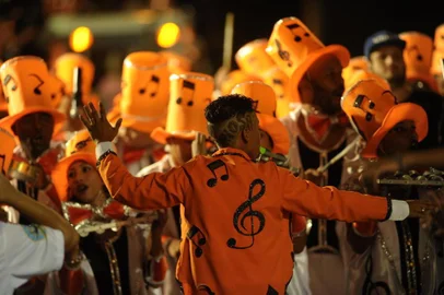  06/02/2016 - CAXIAS DO SUL, RS, BRASIL. As seis escolas do grupo especial de Caxias do Sul apresentam-se na Rua Plácido de Castro no Carnaval 2016. Na foto, Incríveis do Ritmo. (Diogo Sallaberry/Agência RBS)