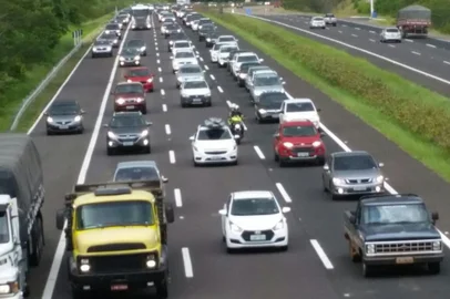  PORTO ALEGRE, RS, BRASIL, 09/02/2018 - Movimento freeway, em direção ao litoral. (FOTOGRAFO: ROBINSON ESTRÁSULAS / AGENCIA RBS)