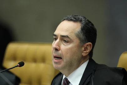 STF forma maioria para manter Fachin como relator da delação da JBSDF - JBS/DELAÇÕES/STF/JULGAMENTO - POLÍTICA - O ministro Luís Roberto Barroso durante   sessão no plenário do Supremo Tribunal   Federa (STF), em Brasília, que decidiu   manter o ministro Edson Fachin como   relator da delação da JBS, nesta   quinta-feira, 22. A maioria dos   ministros da Corte também já firmou o   entendimento que cabe ao relator   homologar delações.   22/06/2017 - Foto: DIDA SAMPAIO/ESTADÃO CONTEÚDOEditoria: POLÍTICALocal: BRASÍLIAIndexador: DIDA SAMPAIOFotógrafo: ESTADÃO CONTEÚDO