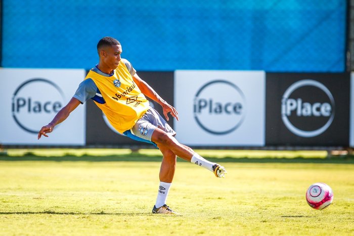 Era a atuação que eu vinha buscando, diz Madson sobre primeiro gol pelo Grêmio