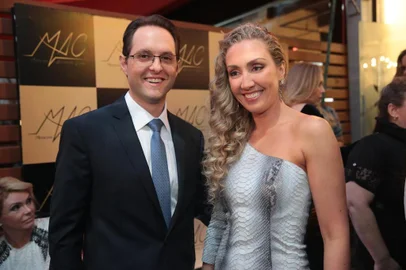  PORTO ALEGRE, RS, BRASIL - 2016.09.14 - Aniversário de um ano da clínica MAC. Na foto: Carlos Tagliari e Fernanda Nichelle (Foto: ANDRÉ ÁVILA/ Agência RBS)