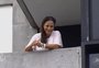 Após dar à luz, Ivete Sangalo conversa com jornalistas na varanda do hospital: "As meninas são lindas"