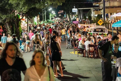 Na edição de 2017, cerca de seis mil pessoas prestigiaram o Jantar Sob as Estrelas, em Bento GonçalvesCrédito: Natana Fontes