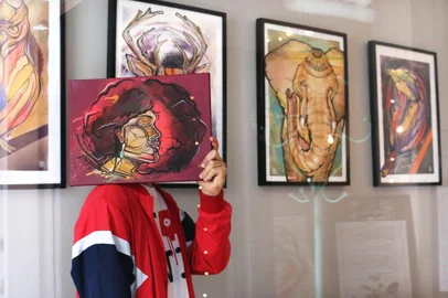 Caxiense Luan Castilhos terá primeria exposição solo na Irlanda, onde está vivendo. A mostra se chama Symbiosis