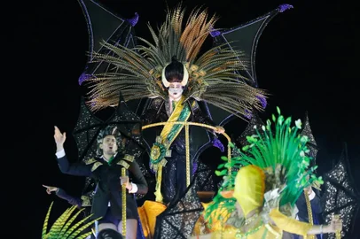 Michel Temer, desfile Paraíso Tuiuti, vampirão