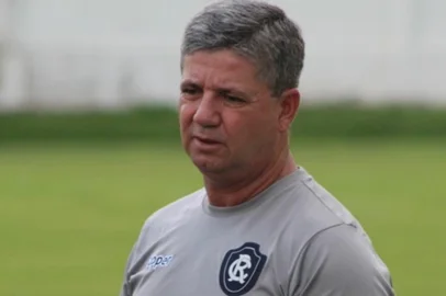  Ney da Matta, técnico do Remo