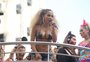 Anitta interrompe show em bloco para dar bronca em ladrões: "A gente não pode roubar o que é dos outros"