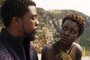 Chadwick Boseman como o personagem Tchalla, protagonista e herói homônimo do filme Pantera Negra. Ao seu lado, Lupita Nyongo, que interpreta Nakia, espiã e guarda pessoal do rei TChalla.