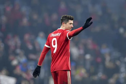 Bayern Munichs Polish forward Robert Lewandowski celebrates after his team won the UEFA Champions League round of sixteen first leg football match Bayern Munich vs Besiktas Istanbul on February 20, 2018 in Munich, southern Germany. / AFP PHOTO / John MACDOUGALL
