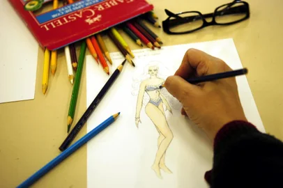  Os cursos do Pronatec iniciaram com aulas de desenho de moda na Fábrica da Cidadania em novo Hamburgo.