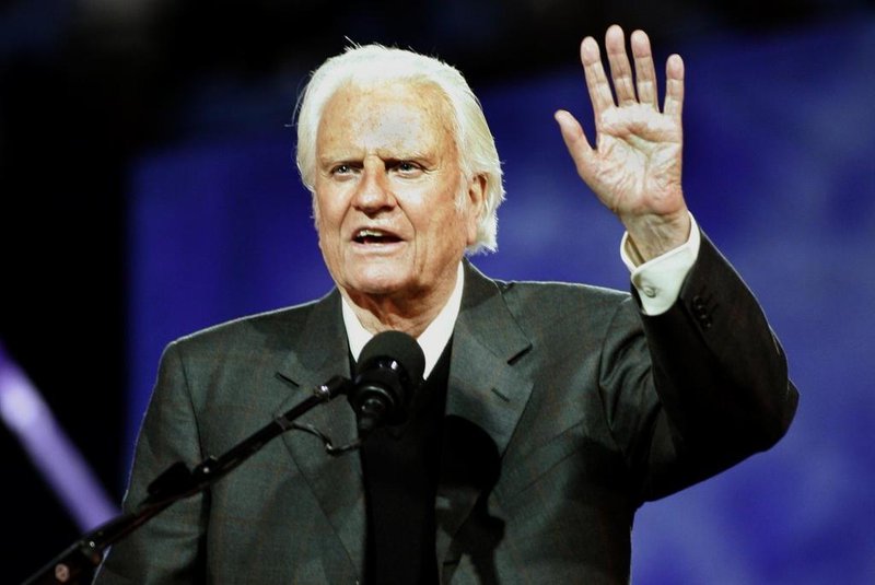 53140387(FILES) In this file photo taken on June 24, 2005 Evangelist Billy Graham delivers his message at the Billy Graham Crusade at Flushing Meadows Park in Flushing Meadows, New York.Evangelist Billy Graham has died at his home in North Carolina at age 99. / AFP PHOTO / Timothy A. CLARYEditoria: RELLocal: New YorkIndexador: TIMOTHY A. CLARYSecao: belief (faith)Fonte: AFPFotógrafo: STF