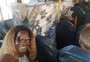 Sem ter como pagar frete, casal leva cama box em ônibus