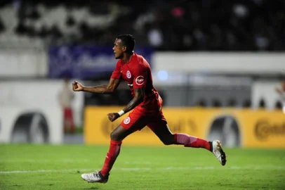 *** FOTOS EM BAIXA RESOLUÇÃO PARA USO NO ONLINE ***BELÉM, PARÁ, 21.02.2018. Inter enfrenta o Remo no estádio Mangueirão em partida válida pela segunda fase da Copa do Brasil.Na foto, Edenílson comemora o segundo gol do Inter.Foto: Ricardo Duarte/Internacional, Divulgação*** FOTOS EM BAIXA RESOLUÇÃO PARA USO NO ONLINE ***