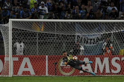  PORTO ALEGRE, RS, 21.02.2018. Grêmio enfrenta o Independiente na Arena no jogo de volta da Recopa Sul-Americana em Porto Alegre.Na foto, defesa de Marcelo Grohe.Foto: André Ávila/Agência RBS