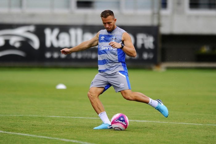 Os últimos passos do Grêmio para concretizar a venda de Arthur ao Barcelona