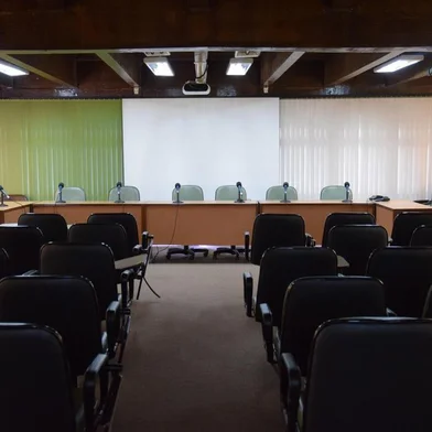 Sala das Comissões Geni Peteffi da Câmara de Vereadores de Caxias do Sul. 
