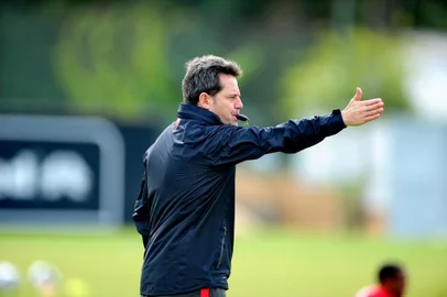  PORTO ALEGRE, RS, BRASIL - 06-05-2016 - Treino do Inter no CT Parque Gigante. Técnico Argel. (FOTO: FERNANDO GOMES/AGÊNCIA RBS)