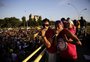 Foliões brincam e cantam sucessos dos anos 90 com o bloco Filhos do Cumpadi Washington
