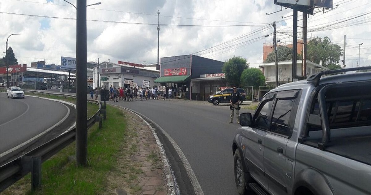 Manifestantes protestam na BR116 em Caxias do Sul Pioneiro Manifestantes protestam na BR116 em Caxias do Sul Pioneiro