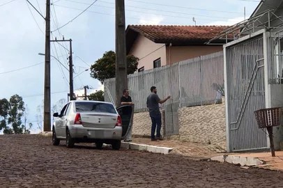  BOA VISTA DAS MISSÕES - 26/02/2018 - Polícia faz diligência na casa de Pedro, o irmão de Paulo Ivan Landfeldt, marido da contadora desaparecida. (Isadora Neumann/Agência RBS)