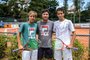 Da esquerda para direita. Pedro Boscardin, Ricardo Schlachter e João Loureiro durante treino para a Copa Gerdau-Itaú de tênis nas quadras da Sogipa. 