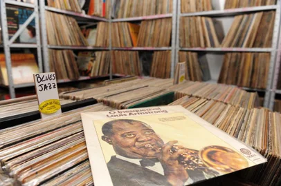  GARIBALDI, RS, BRASIL (25/072017) O colecionador Guilherme Possebon possui milhares de discos em vinil. Raridades da música de vários gêneros em disco vinil. (Roni Rigon/Pioneiro).