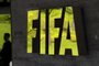  (FILES) This file picture taken on May 30, 2015 shows the FIFA logo outside the world football governing body's headquarters in Zurich. Swiss authorities arrested several football officials in a fresh wave of dawn raids early on December 3, 2015 in a dramatic widening of the FIFA corruption scandal, the New York Times reported. AFP PHOTO / FILES / FABRICE COFFRINI / AFP / FABRICE COFFRINIEditoria: SPOLocal: ZurichIndexador: FABRICE COFFRINISecao: soccerFonte: AFPFotógrafo: STF
