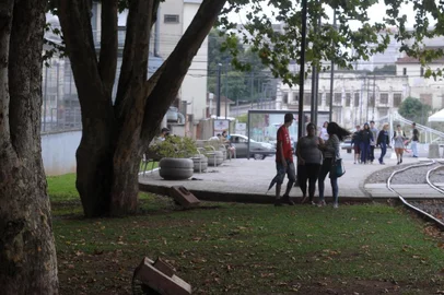  CAXIAS DO SUL, RS, BRASIL, 28/02/2018 - A pra ça das feiras está depredada. Além de pichações, fios elétricos foram roubados e uma guarita invadida e quebrada. (Marcelo Casagrande/Agência RBS)