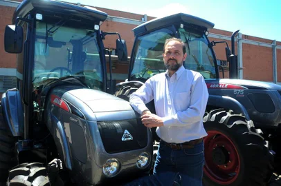  CAXIAS DO SUL, RS, BRASIL 15/02/2018Adriano Chiarini, gerente de vendas de tratores da Agrale S.A (Felipe Nyland/Agência RBS)