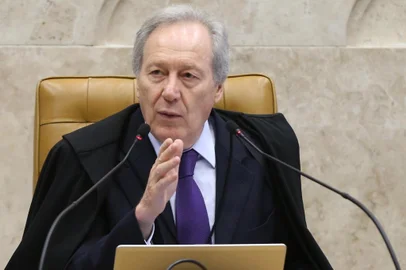 Presidente do STF, ministro Ricardo Lewandowski durante  julgamento sobre a validade das normas que regulamentam o processo de impeachment contra a presidenta Dilma Rousseff