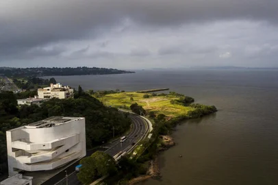  PORTO ALEGRE, RS, BRASIL, 02-03-2018. Fotos do tempo em Porto Alegre. (JEFFERSON BOTEGA/AGÊNCIA RBS)