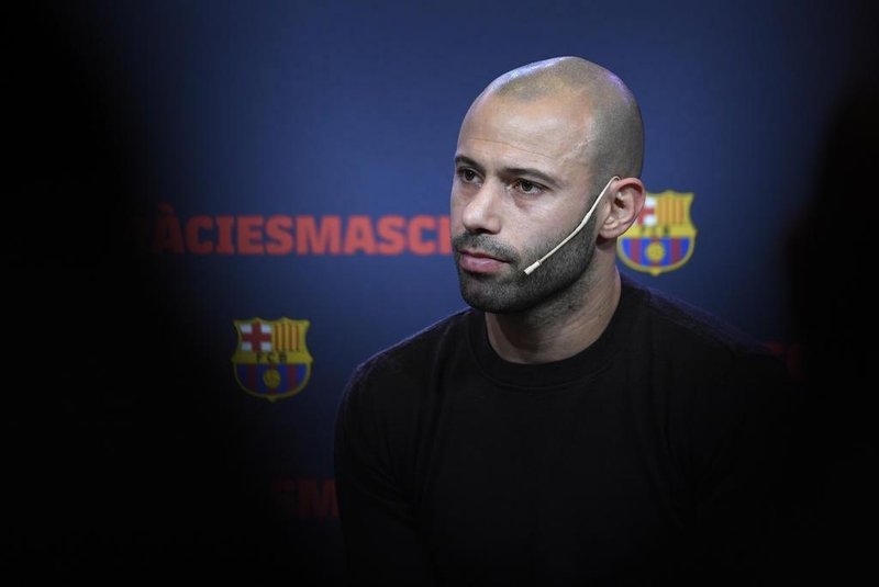 Barcelonas Argentinian defender Javier Mascherano attends a farewell ceremony organised by the football club in Barcelona on January 24, 2018.Mascherano was unveiled as the latest big name to move to China, signing for Hebei China Fortune from Barcelona. / AFP PHOTO / LLUIS GENE