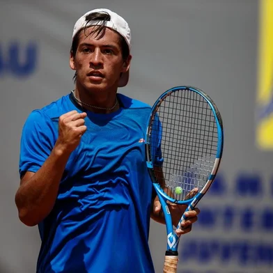 campeão da categoria 18 anos da Copa Gerdau 2018 , o argentino Sebastian Baez, que venceu o dominicano Nick Hard