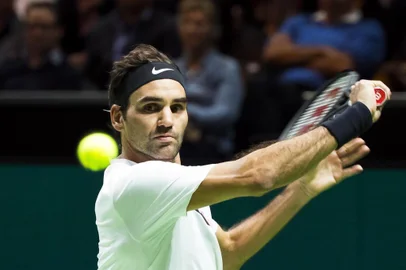 Roger Federer of Switzerland plays a backhand return to Philipp Kohlschreiber of Germany during their second round singles match for the ABN AMRO World Tennis Tournament in Rotterdam on February 15, 2018.  / AFP PHOTO / ANP / Koen Suyk / Netherlands OUT